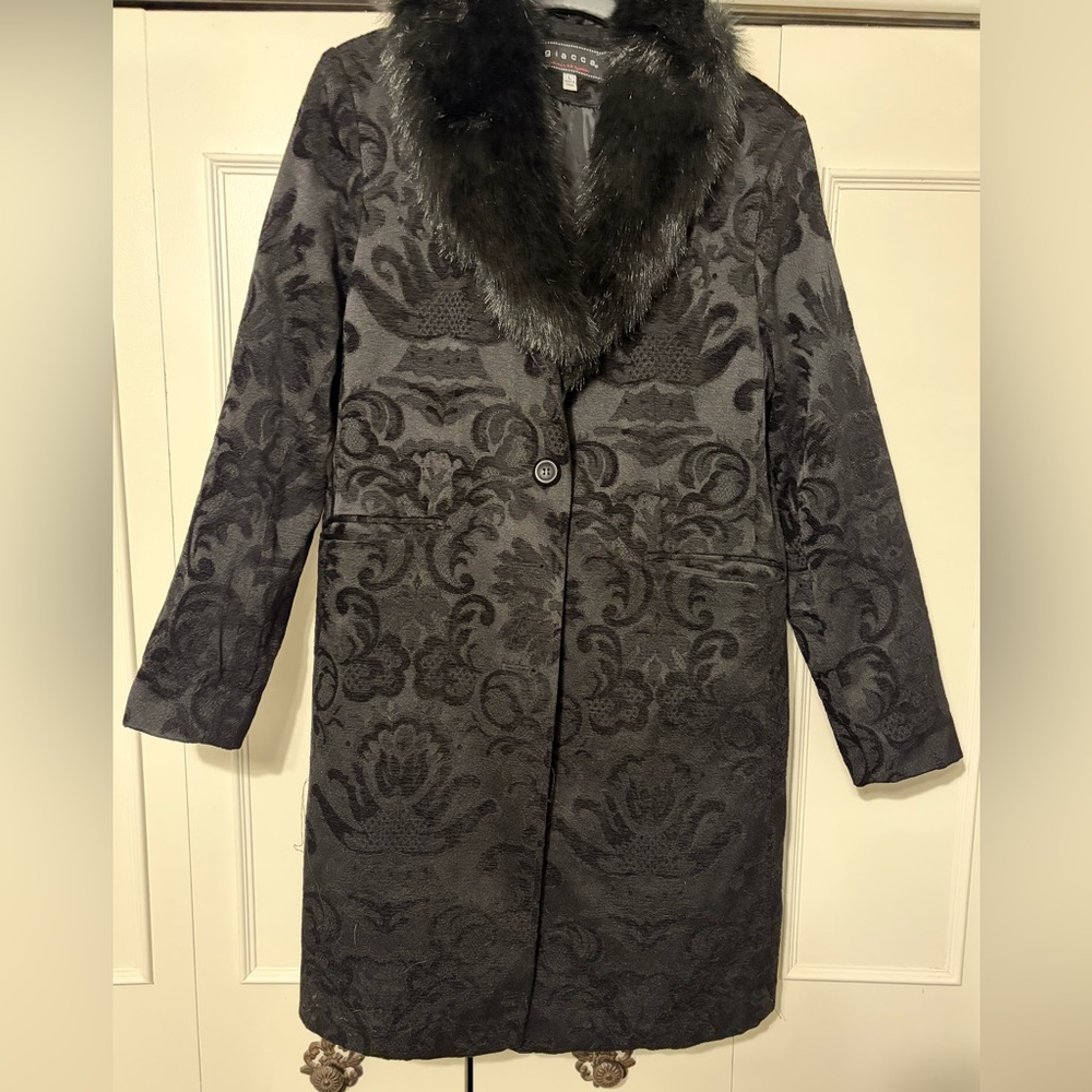 Giacca Black Patterned Coat with Faux Fur Collar